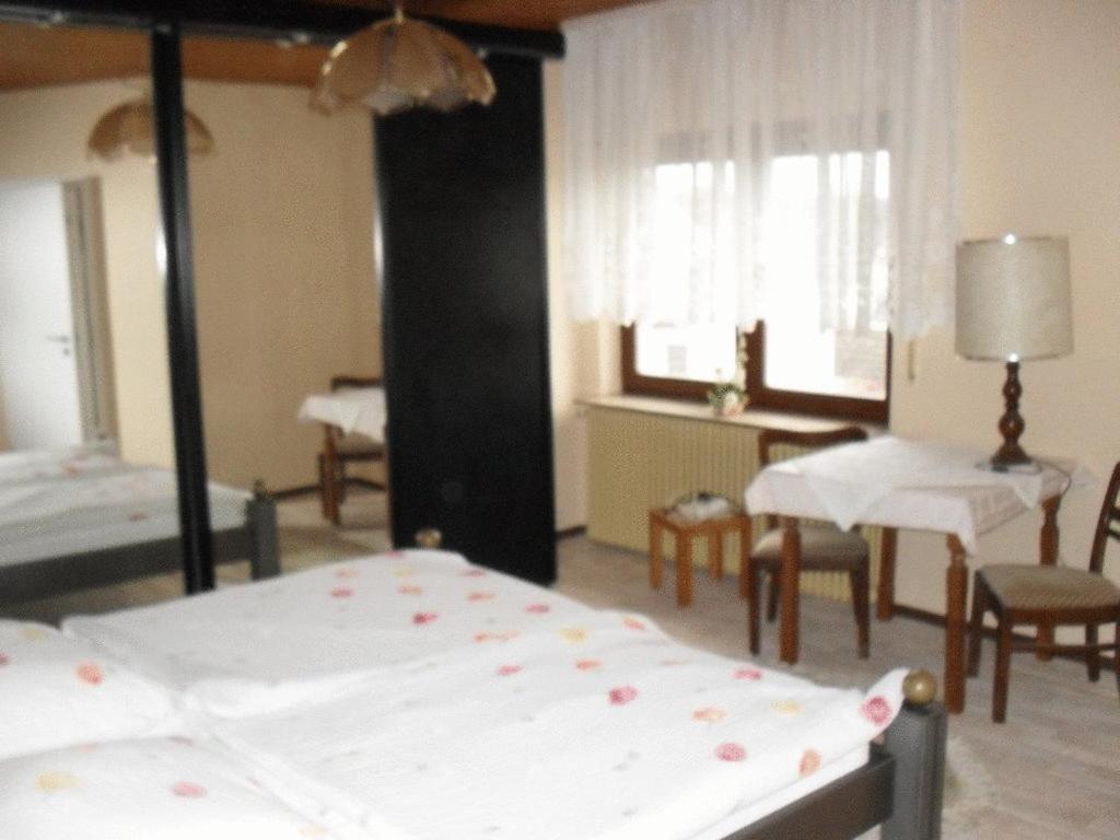 Gasthof Und Pension Mainzer Rad Schwetzingen Ngoại thất bức ảnh
