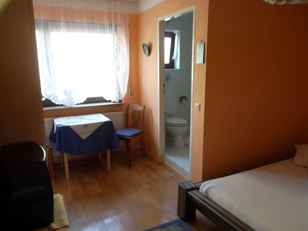 Gasthof Und Pension Mainzer Rad Schwetzingen Ngoại thất bức ảnh
