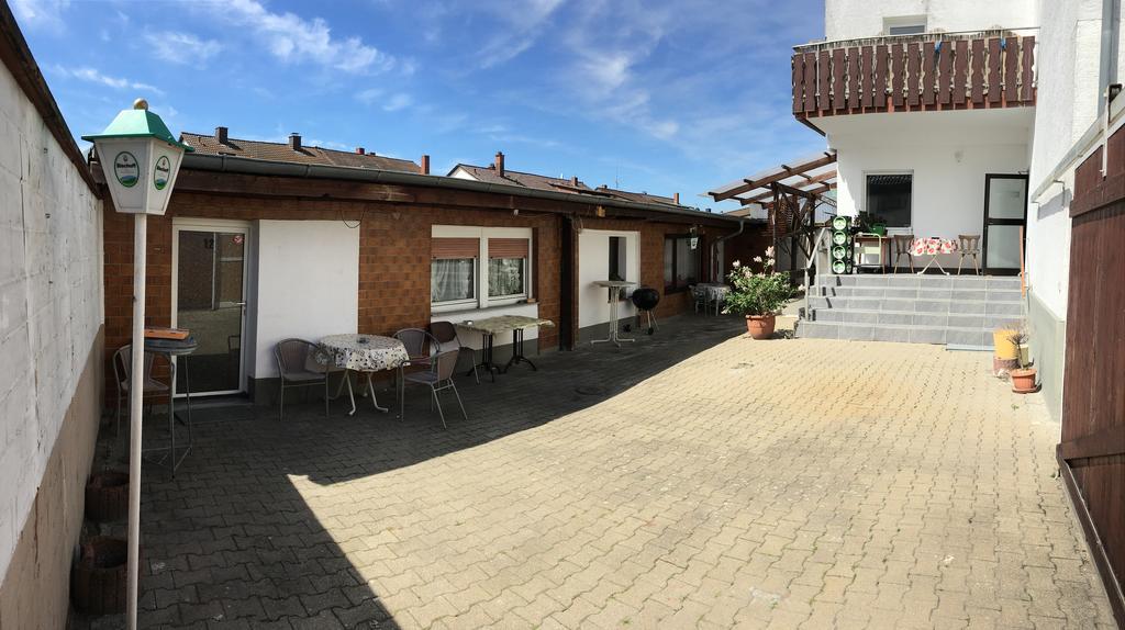 Gasthof Und Pension Mainzer Rad Schwetzingen Ngoại thất bức ảnh